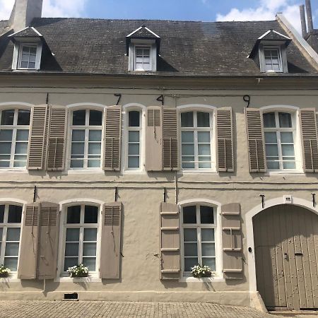 Bed and Breakfast Aux Remparts De Montreuil Montreuil  Esterno foto