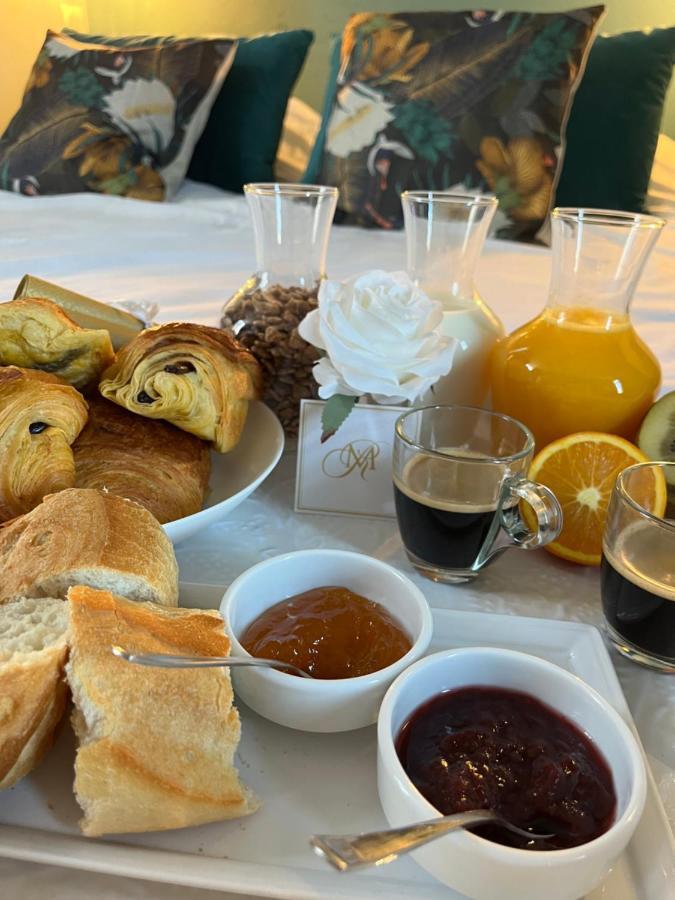 Bed and Breakfast Aux Remparts De Montreuil Montreuil  Esterno foto